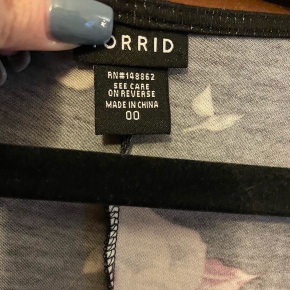 Floral Tunic top with bell sleeves - Picture 5 of 5